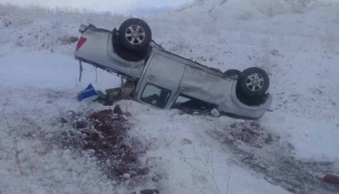 Erzurum’da buzlanan yollar kazaya neden oldu