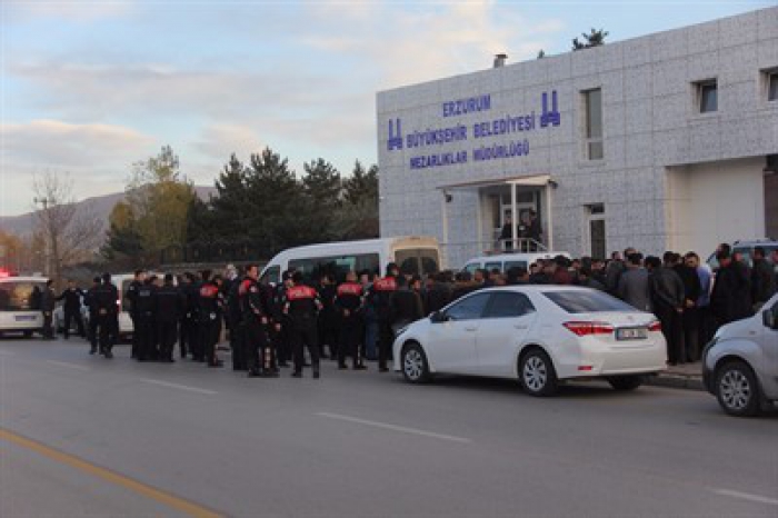 Erzurum’da cenaze defin kavgası