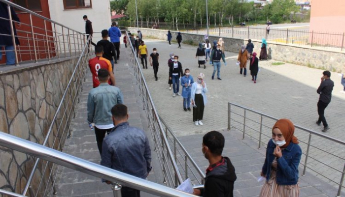 Erzurum’da Covid-19 önlemleri altında YKS heyecanı