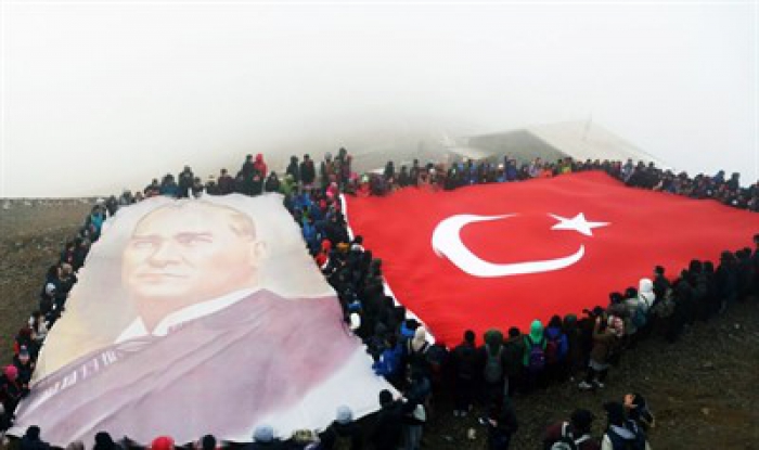 Erzurum'da Cumhuriyet ve Milli Beraberlik tırmanışı