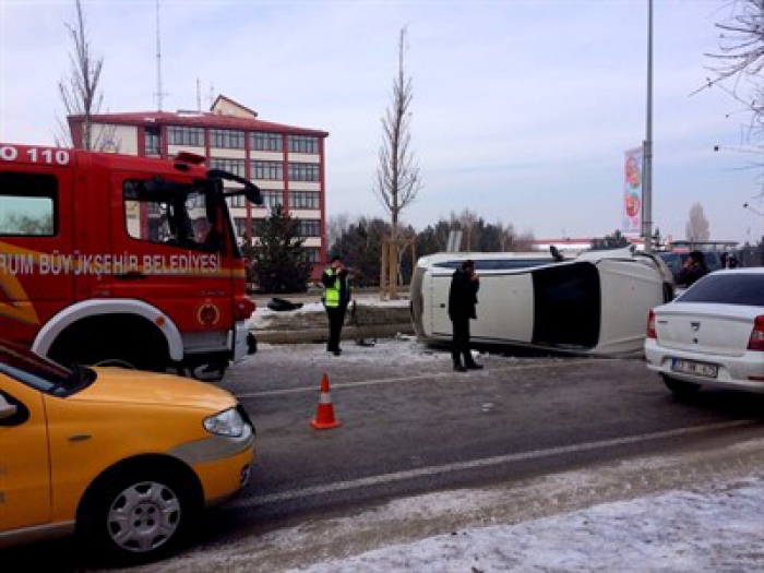 Erzurum'da direksiyon başındaki sürücü sara krizi geçirdi ve kaza yaptı!