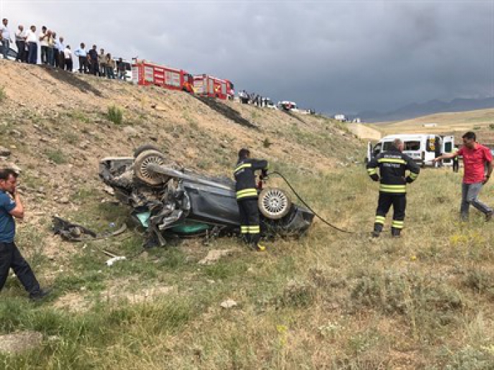 Erzurum'da Düğün yolunda feci kaza: 1 ölü, 10 yaralı