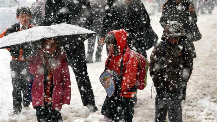 Erzurum’da eğitime kar engeli