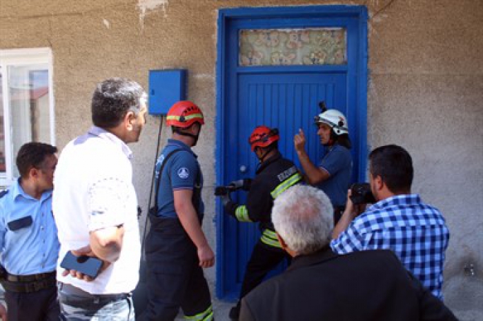 Erzurum' da evde uyuyakalan kadın, polis ve itfaiye ekiplerini harekete geçirdi