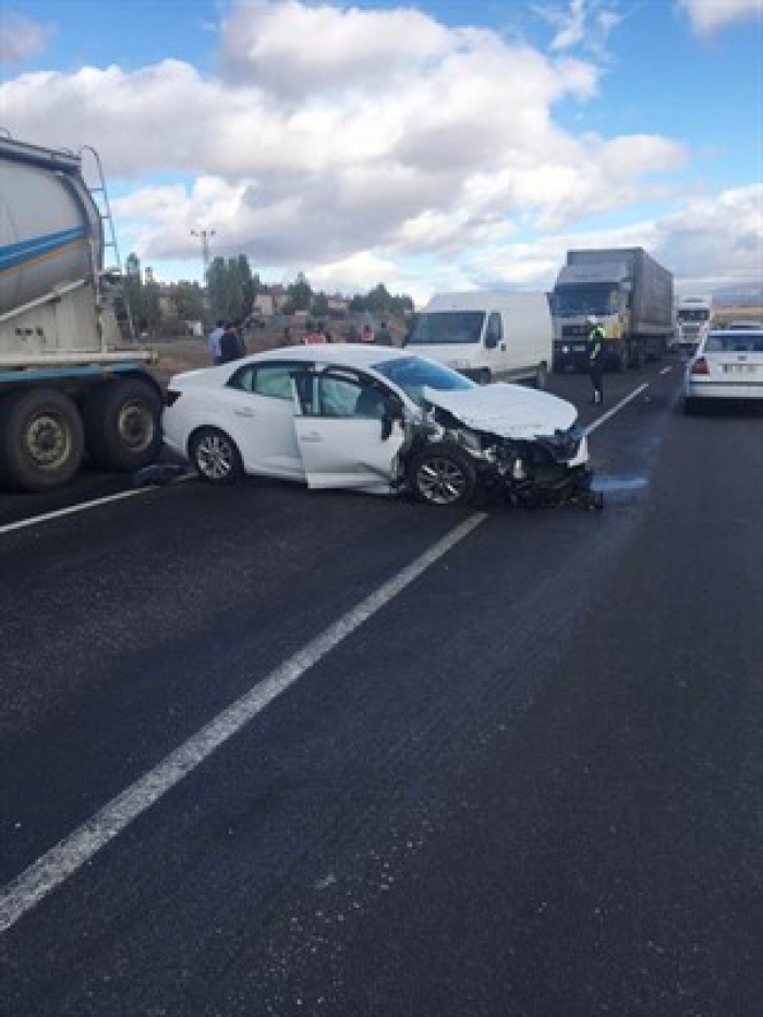 Erzurum'da Görev yerine dönen uzman çavuş kaza yaptı: 1 ölü 2 yaralı