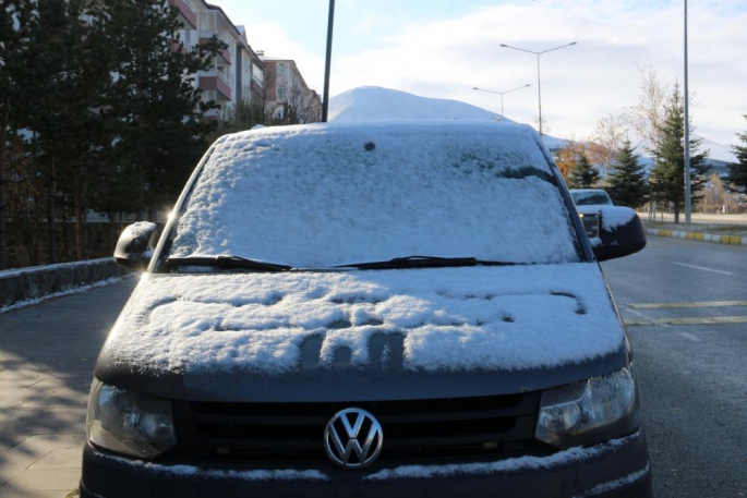 Erzurum’da hava sıcaklığı eksilere düştü, yüksek kesimler karla kaplandı