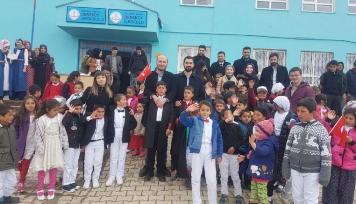 Erzurum’da Hukukçular, köy çocuklarını sevindirdi 