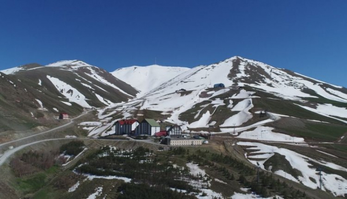 Erzurum’da iki mevsim aynı anda yaşanıyor