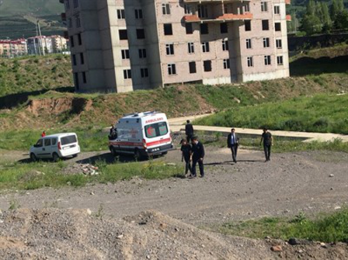 Erzurum'da intihara teşebbüste bulunan liseli kızın hayatını polis kurtardı