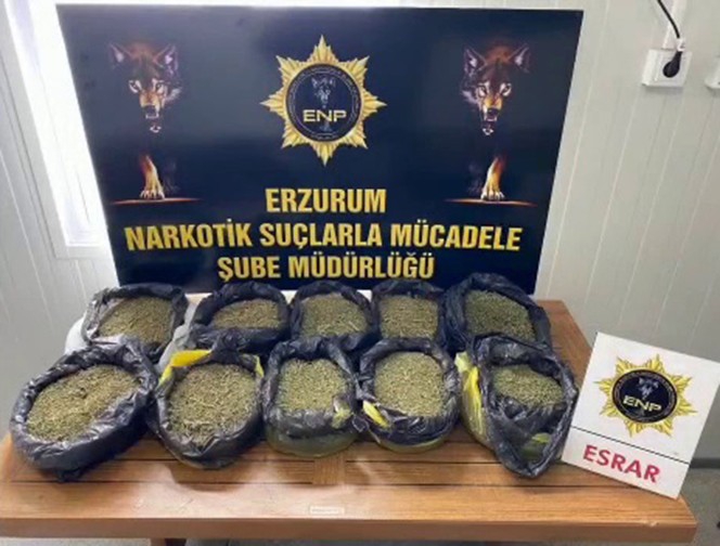 Erzurum'da izne çıkan uzman çavuş valiz içine sakladığı 10 kilo 50 gram uyuşturucu maddesi ile yakalandı