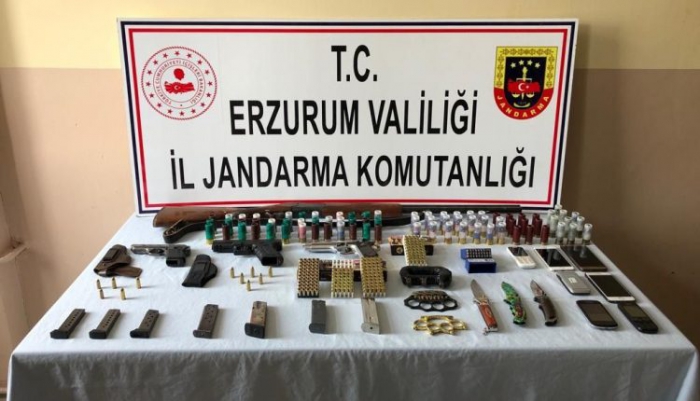 Erzurum’da jandarmadan insan tacirlerine şafak baskını