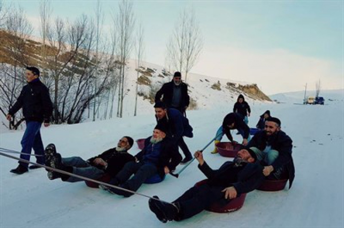 Erzurum’da kadınlardan sonra dedeler leğenlerle kaydı>>Tıkla İzle<<