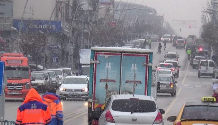 Erzurum’da kar yağışı hayatı olumsuz yönde etkiliyor