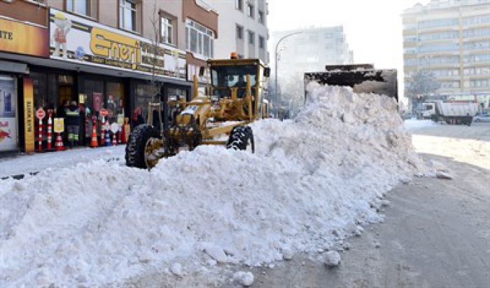 Erzurum’da karla mücadele