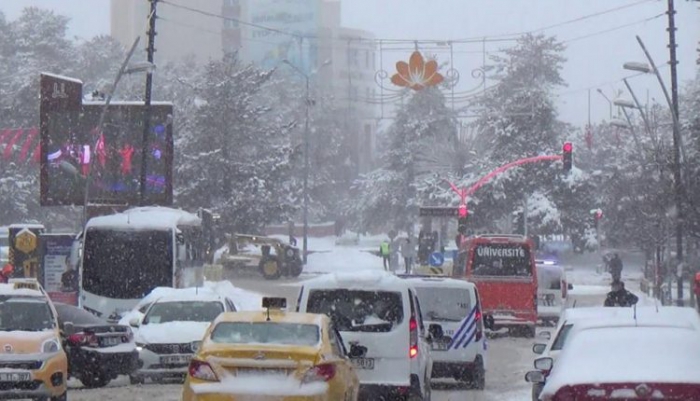 Erzurum’da kış geri geldi