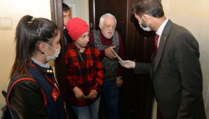 Erzurum’da maske dağıtımı başladı, 5 günde toplam 100 bin maske dağıtılacak