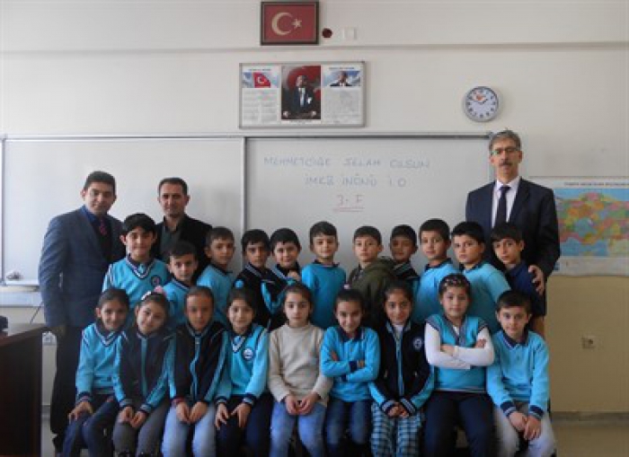 Erzurum'da Minikler harçlıklarını Mehmetçik Vakfına Bağışladılar 