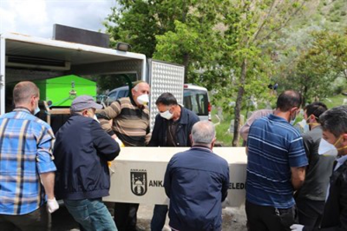 Erzurum'da muhtarı kene ısırması sonucu hayatını kaybetti