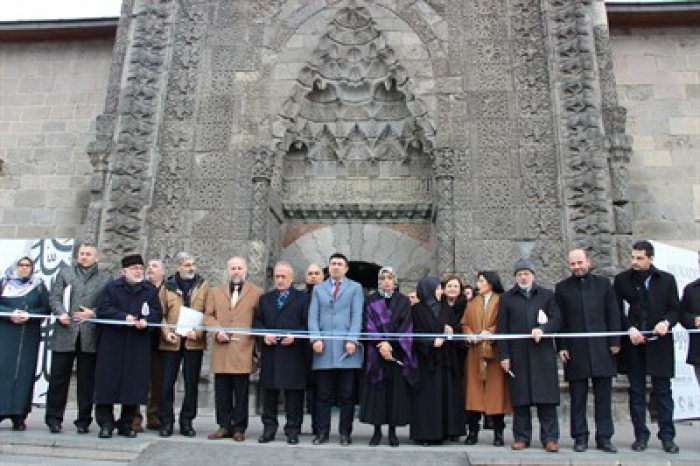 Erzurum’da “Mukaddes Emanetler Işığında Yaşayan Mirasımız” sergisi