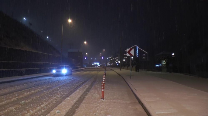 Erzurum'da Nisan ayında kar sürprizi: Kent beyaza büründü