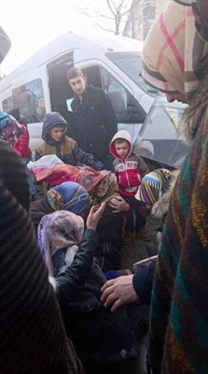 Erzurum'da öğrenci servisi otobüs durağındaki yayaları ezdi: 3 yaralı