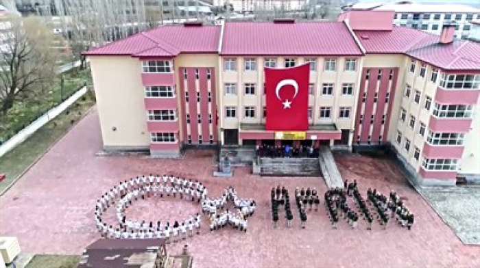 Erzurum'da Öğrencilerden “Afrin” koreografisi 