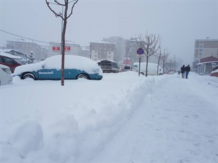 Erzurum da Okullar tatil Kar yağar bardan bardan