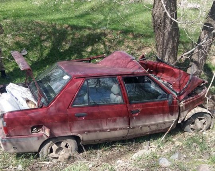 Erzurum’da otomobil şarampole uçtu: 2 yaralı