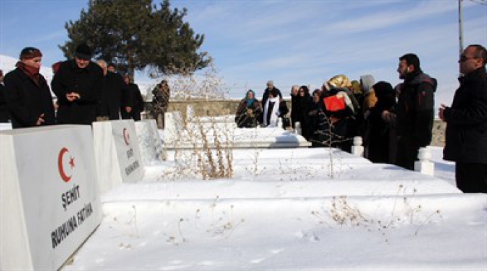 Erzurum’da patlamada şehit olan 65 asker, 50. yılda dualarla anıldı