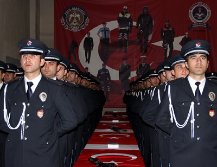 Erzurum'da polislerin mezuniyet coşkusu