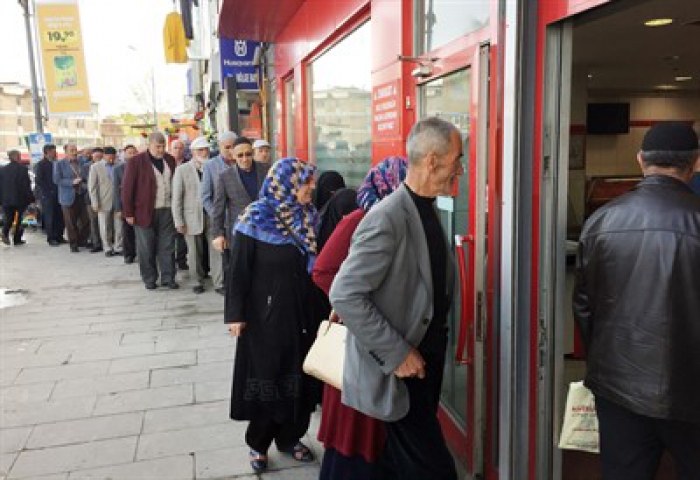 Erzurum'da Ramazan öncesi ucuz et kuyruğu 