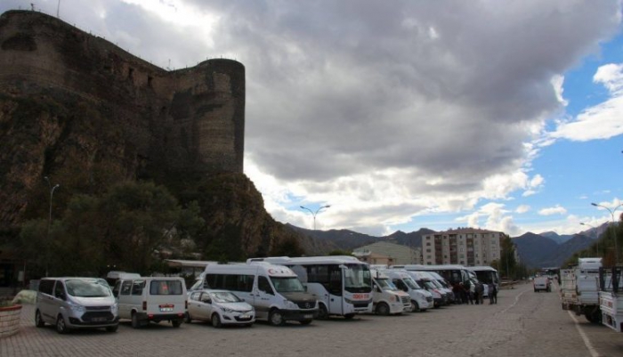 Erzurum’da servisçiler kontak kapattı, bin 400 öğrenci yolda kaldı