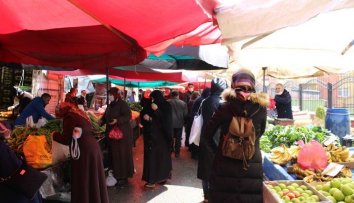 Erzurum’da Sokağa çıkma yasağı öncesi vatandaşlar pazarlara akın etti