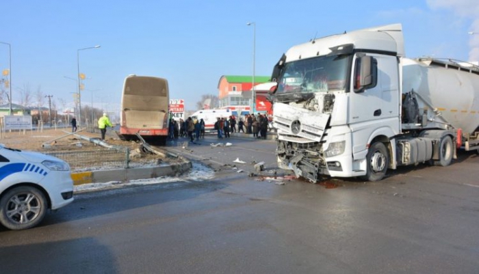 Erzurum’da Tanker ile yolcu otobüsü çarpıştı…