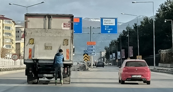 Erzurum’da tehlikeli yolculuk