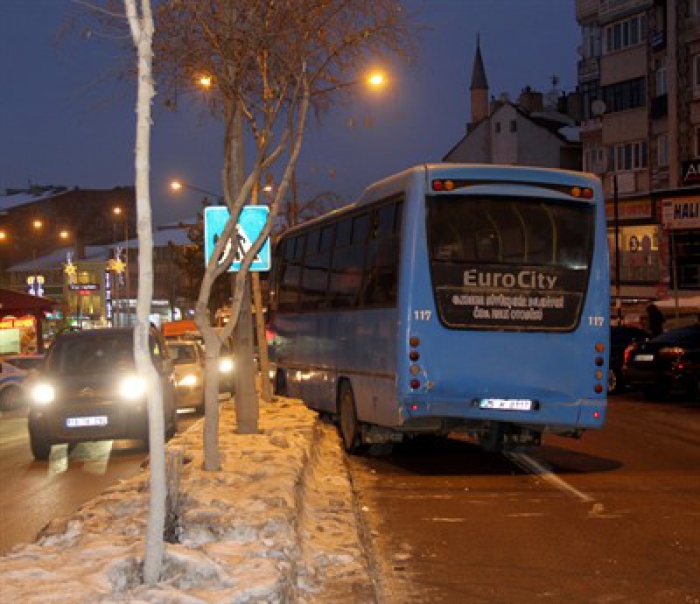 Erzurum'da trafik kazası! Freni patlayan otobüs, 3 araca çarptıktan sonra durabildi