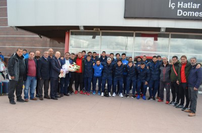 Erzurum da Tuzlaspor Çiçeklerle Karşılandı