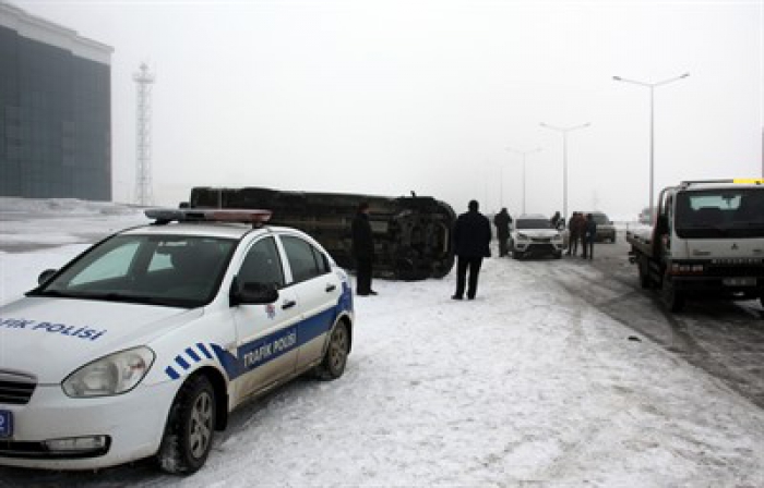 Erzurum'da yoğun sis uçak seferlerini aksattı ve kazalara da yol açtı!