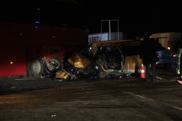 Erzurum'da Yolcu otobüsü ile taksi çarpıştı: 1 ölü