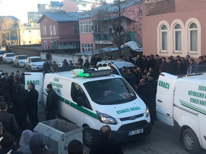 Erzurum'daki cinayette hayatını kaybeden 5 kişi son yolculuğuna uğurlandı