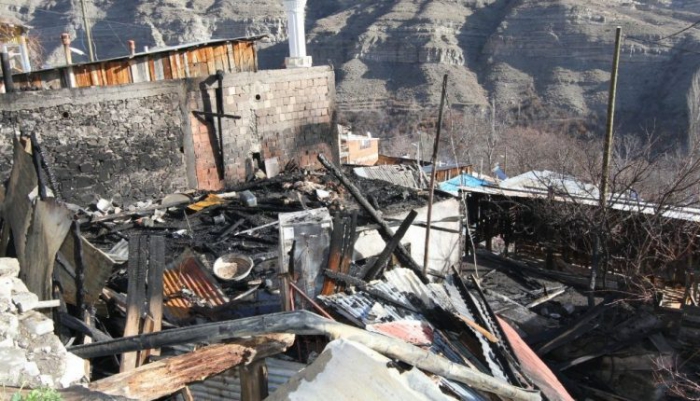 Erzurum’daki köy yangınında 10 ev, 2 ahır kullanılamaz hale geldi