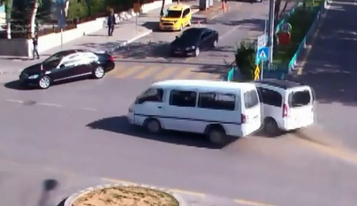 Erzurum’daki trafik kazaları kameralara yansıdı