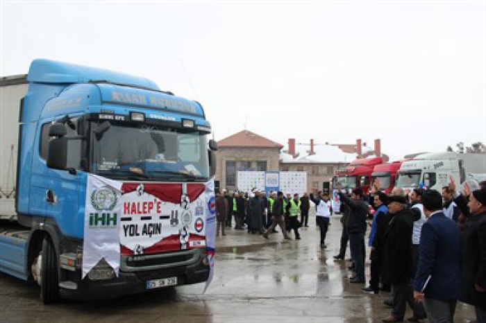 Erzurum'dan 16 TIR Bismillah Deyip Halep'e Yola Çıktı