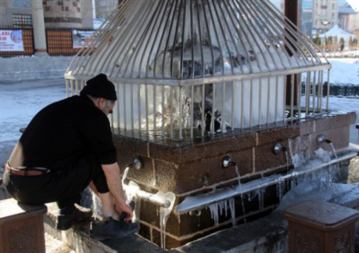 Erzurum donuyor şadırvanlar buz tuttu