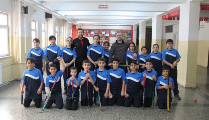 Erzurum Gazi Ahmet Muhtar Paşa Ortaokulu Hokey takımı, Erzurum birincisi oldu.