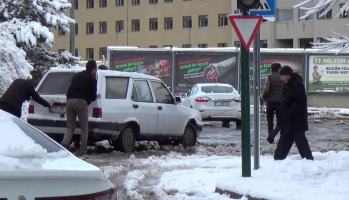 Erzurum güne kartpostallık kar manzarası ile başladı