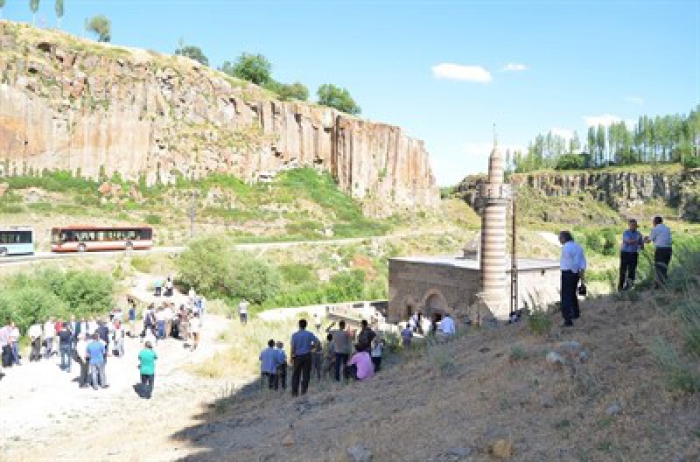 Erzurum Hınıs şenlendi