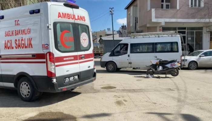 Erzurum Horasan’da kamyonet motosikletli kuryeye çarptı: 1 yaralı