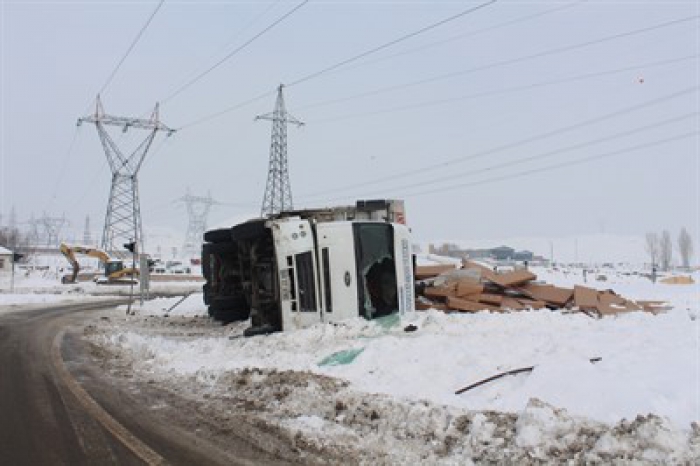 Erzurum Horasan'da Trafik kazası 3 kişi ezildi