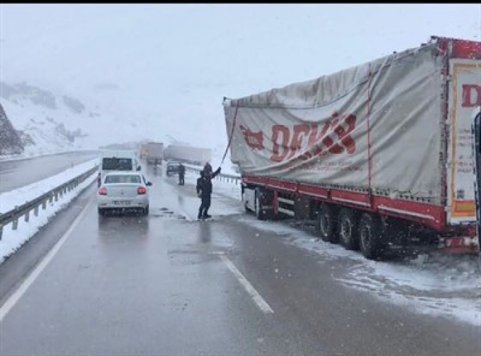 Erzurum – Horasan Karayolu ulaşıma kapandı